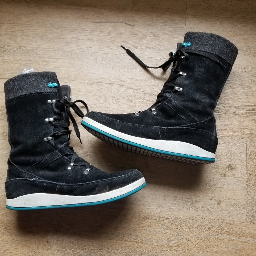 Chaco Uma black suede lace up winter boots